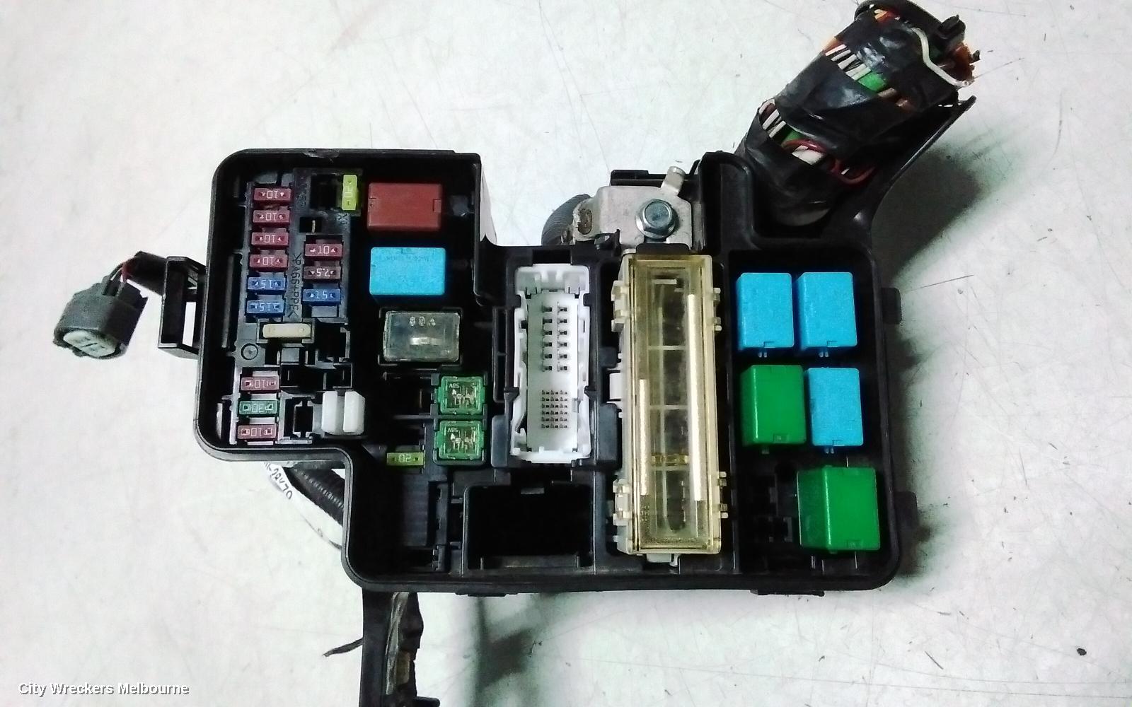 TOYOTA ESTIMA FUSE BOX, XR50, 05-19 - Image 2