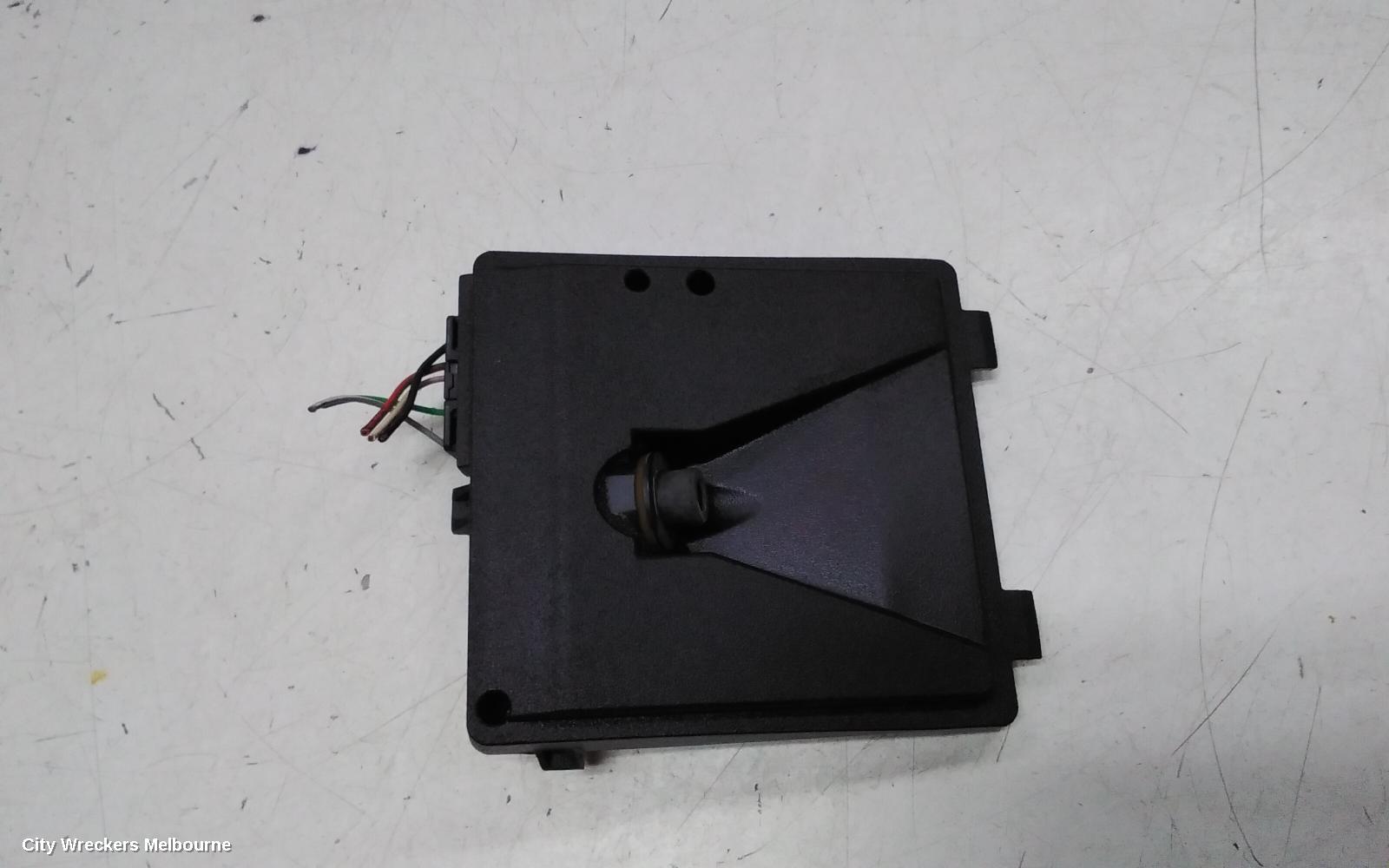 HOLDEN COMMODORE REVERSE CAMERA, FRONT CAMERA (WINDSCREEN MOUNTED), VF, 05/2013 - 12/2017 - Image 1