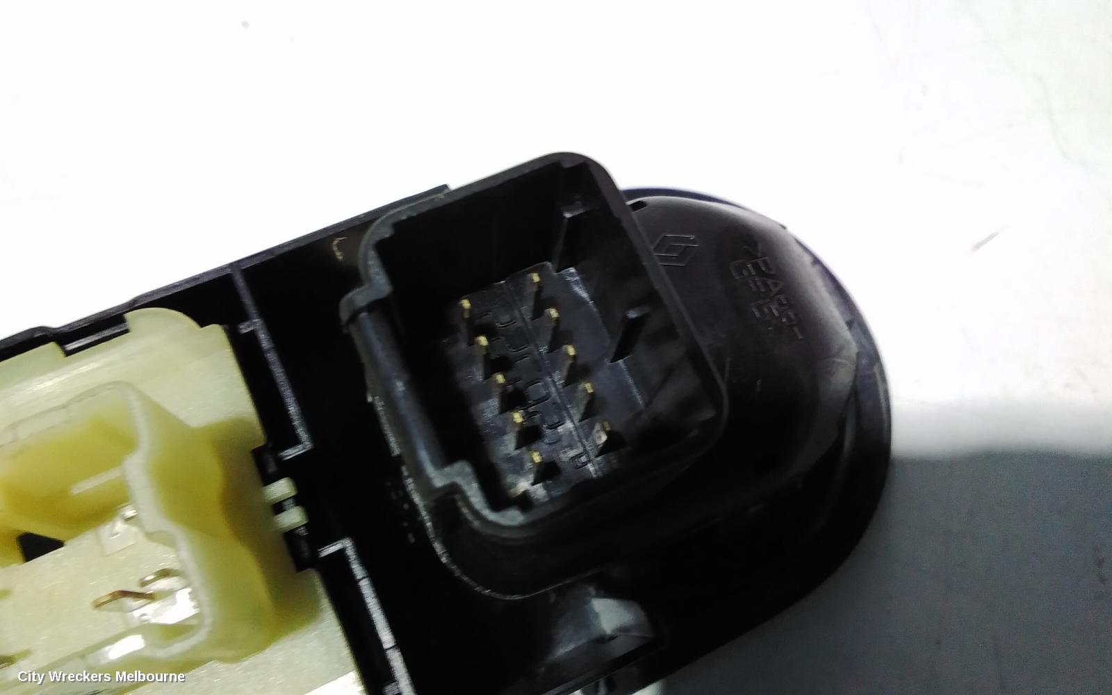 RENAULT CLIO PWR DR WIND SWITCH, RH FRONT (MASTER SWITCH), 4DR, BARE SWITCH ONLY, X98, 09/2013 - 10/2019 - Image 3