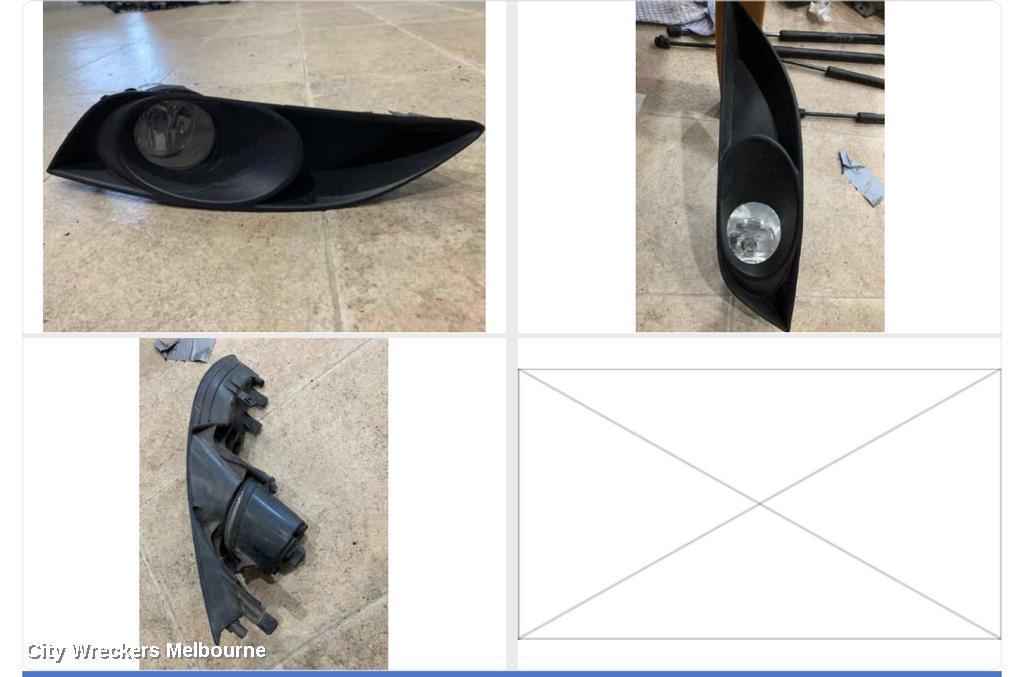 TOYOTA COROLLA LEFT INDICATOR/FOG/SIDE, BUMPER FOGLAMP, ZRE152R, HATCH, 03/2007 - 10/2009 - Image 1