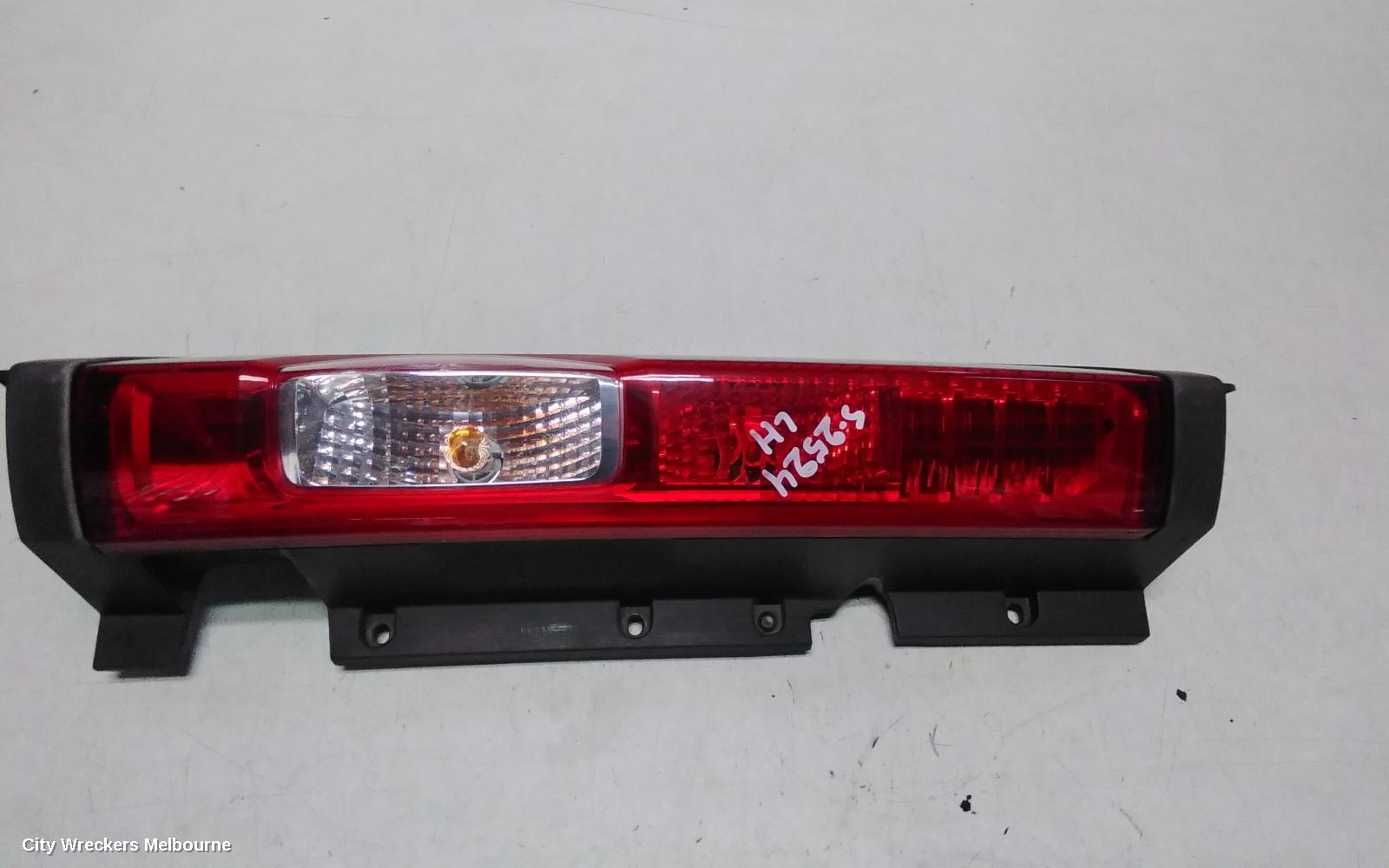 RENAULT TRAFIC LEFT TAILLIGHT, X82, IN BODY, UPPER, 01/2015 ONWARDS - Image 2