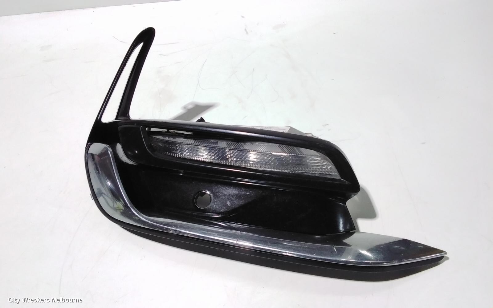 HOLDEN COMMODORE RIGHT INDICATOR/FOG/SIDE, DAYTIME RUNNING LAMP COVER, VF, 05/2013 - 12/2017 - Image 2