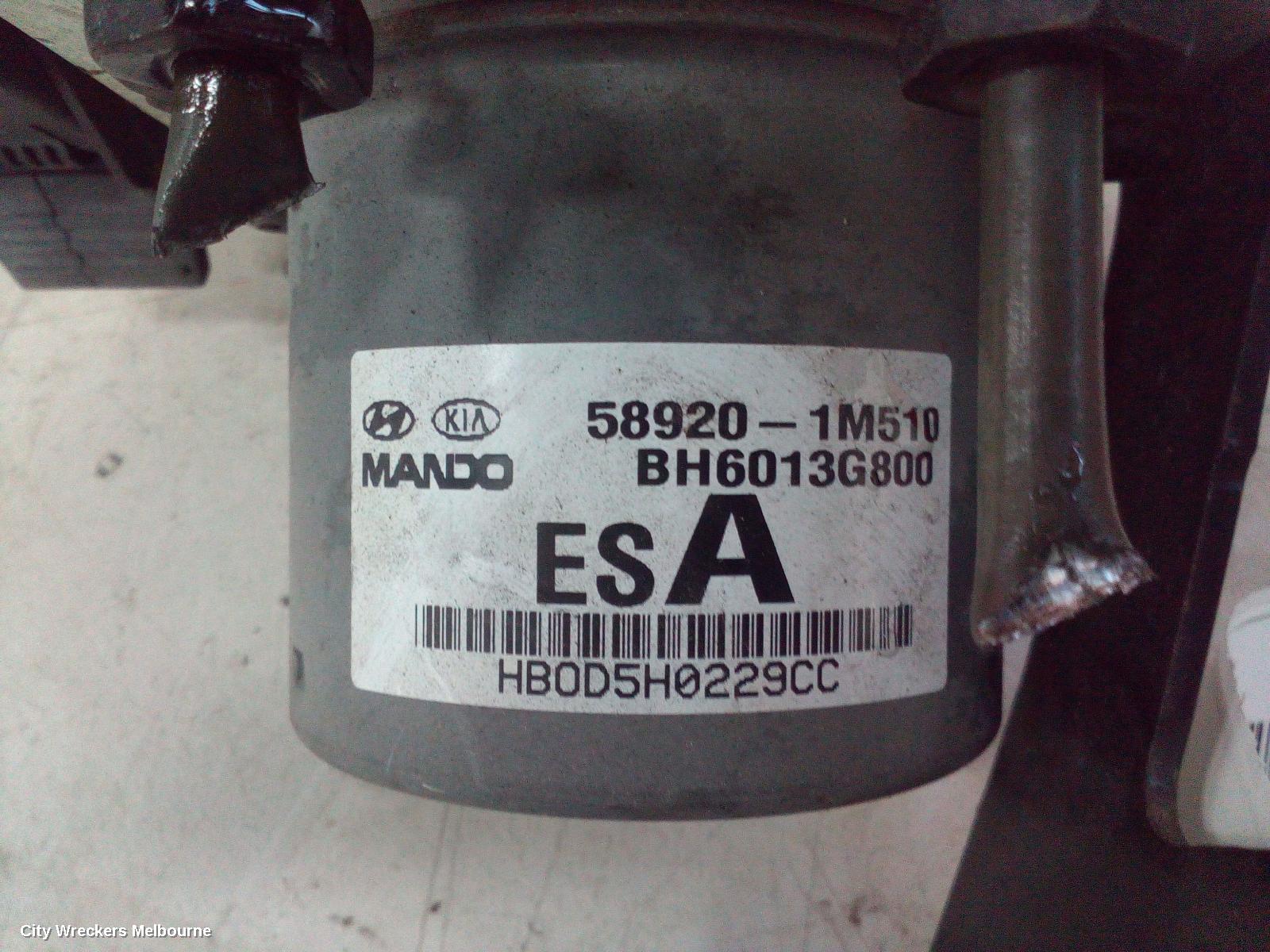 KIA CERATO WASHER BOTTLE, TD, HATCH/SEDAN, NON LEVEL SENSOR TYPE, 01/2009 - 03/2013 - Image 2