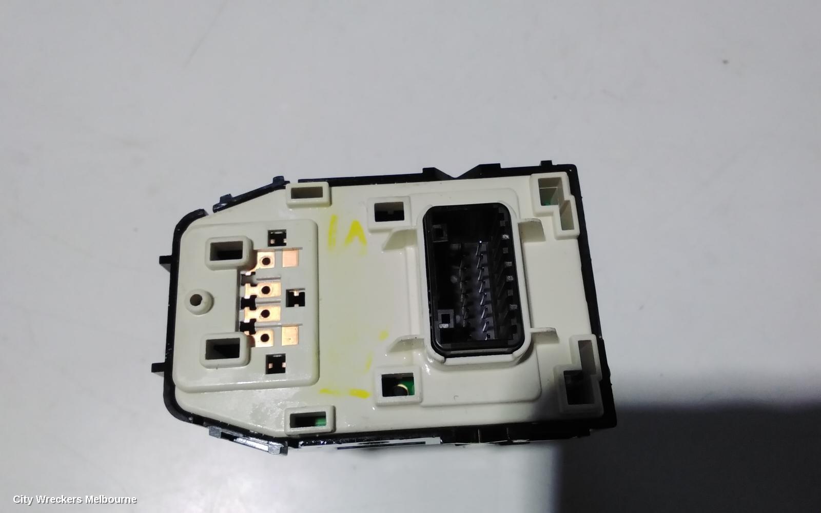 KIA RIO, YB, 12/2016 - 06/2023, MIRROR SWITCH: 88653 - Image 3