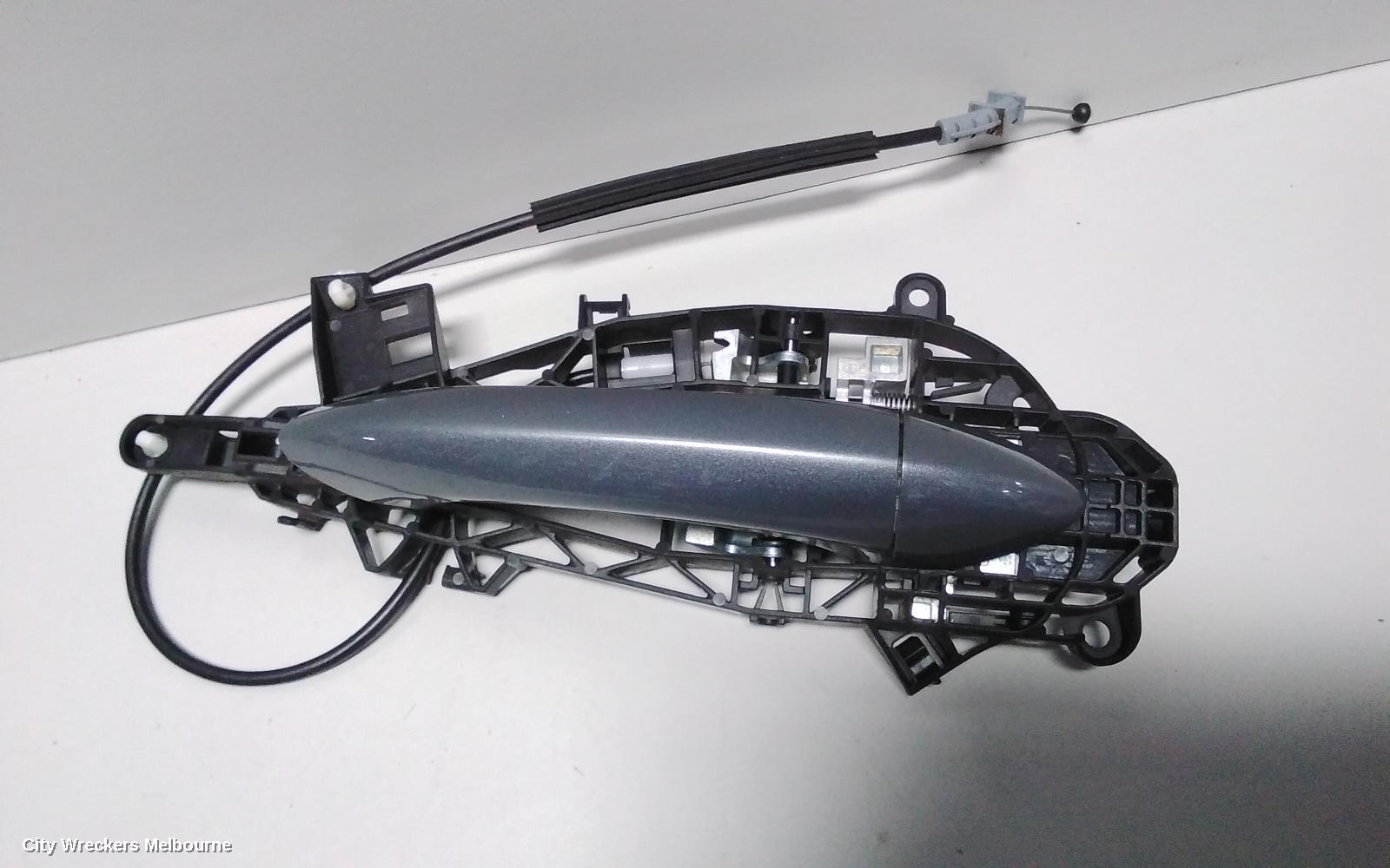 HOLDEN ASTRA DOOR HANDLE, OUTER, RH FRONT, SEDAN, COLOUR CODED, W/ KEYLESS ENTRY TYPE, BL, 05/2017 - 12/2020 - Image 2