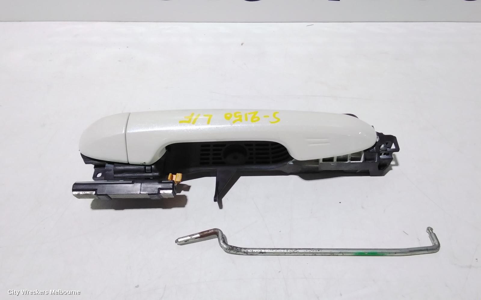 TOYOTA KLUGER DOOR HANDLE, OUTER, LH FRONT, NON KEYLESS ENTRY TYPE, GSU50/GSU55, 03/2014 - 02/2021 - Image 2