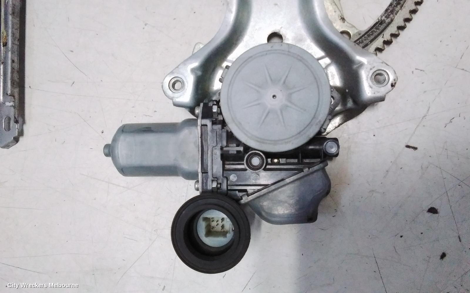 TOYOTA COROLLA RIGHT FRONT WINDOW REG/MOTOR, ZRE182R, HATCH, 08/2012 - 12/2013 - Image 3