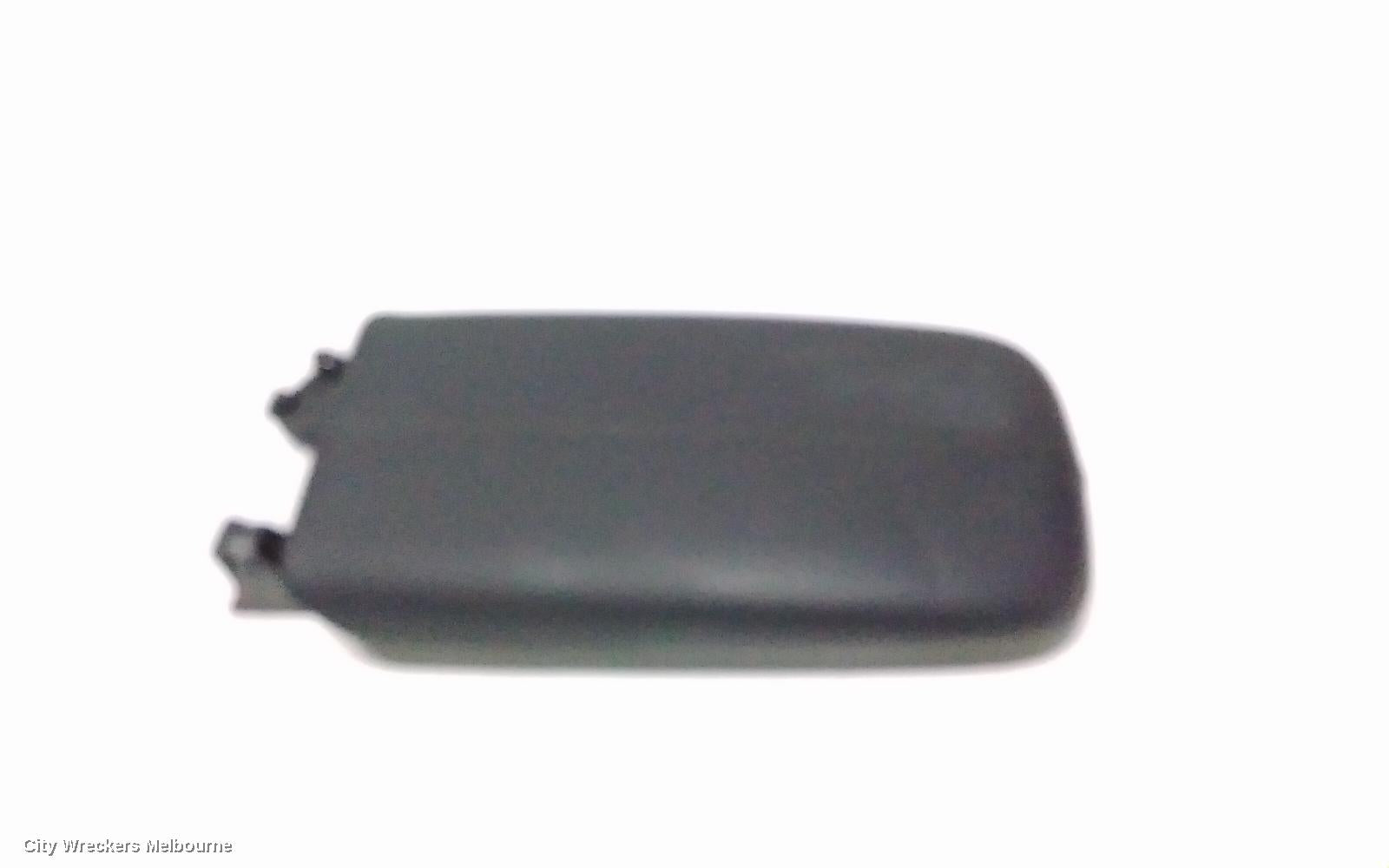 HOLDEN EQUINOX CONSOLE, CONSOLE LID ONLY, LEATHER, BLACK, EQ, 09/2017 - 12/2020 - Image 2