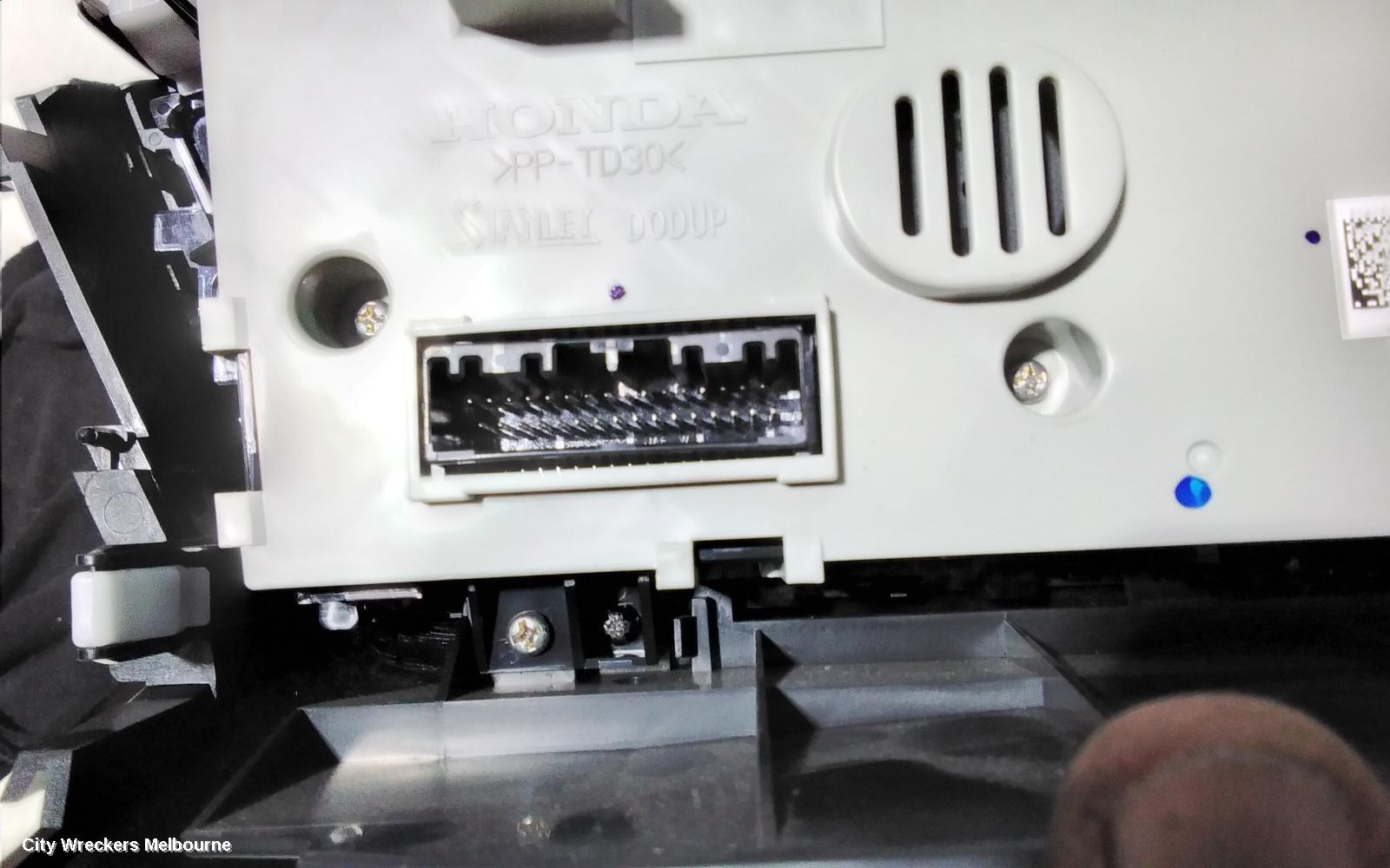 HONDA HRV HEATER/AC CONTROLS, DUAL-ZONE CLIMATE CONTROL, RU5, 12/2014 - 10/2021 - Image 3