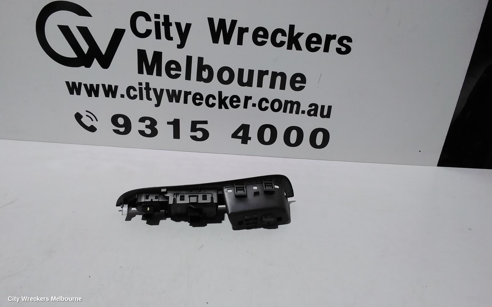 HOLDEN COMMODORE PWR DR WIND SWITCH, FRONT CENTRE MASTERSWITCH, 4 DOOR, BLACK, VE, 08/2006 - 04/2013 - Image 2