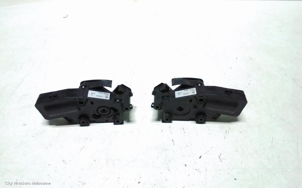 SKODA SUPERB DOOR/BOOT/GATE LOCK, BOOTLID LOCK, 3T, SEDAN, 03/2009 - 12/2015 - Image 1