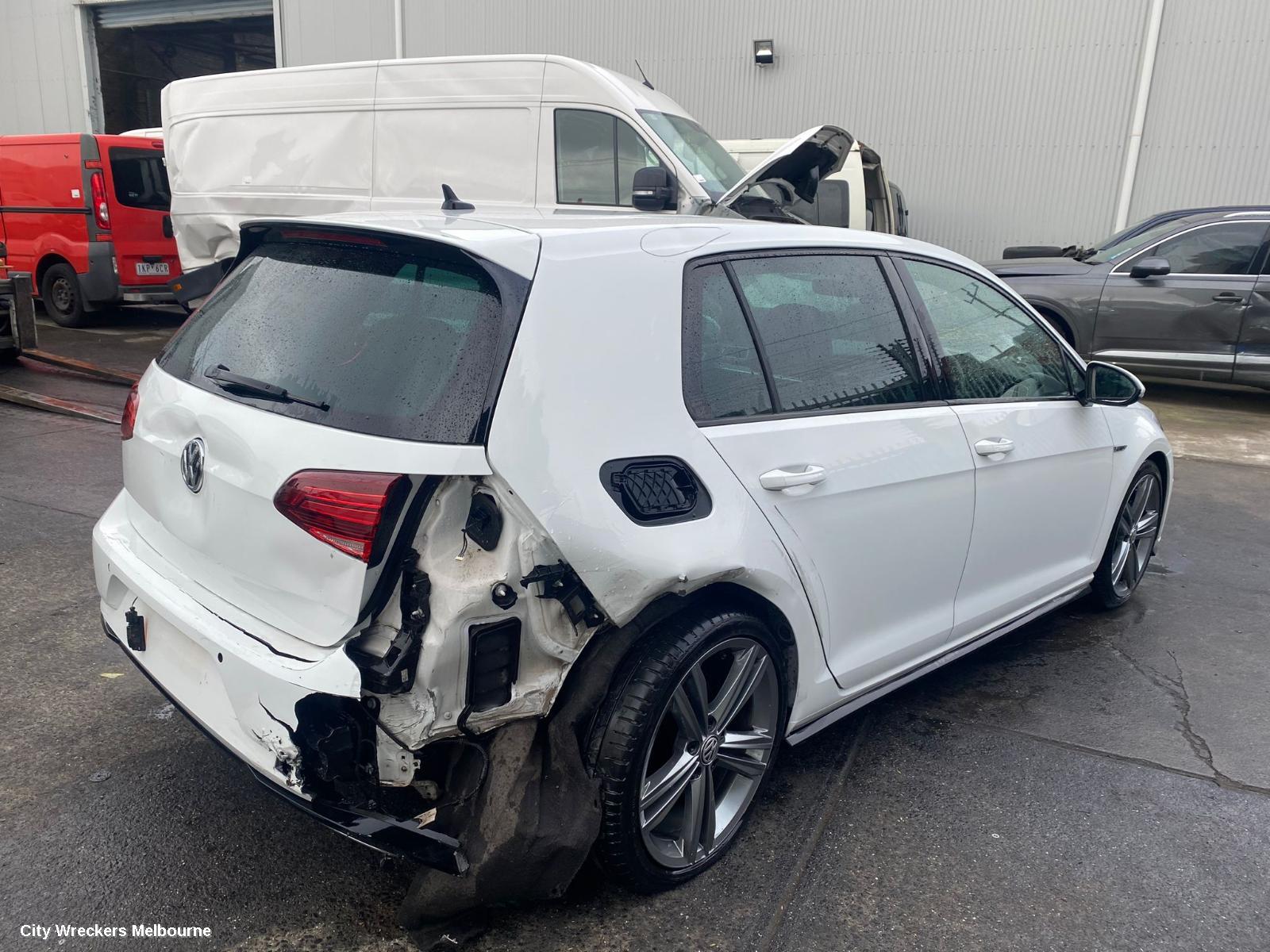 VOLKSWAGEN GOLF COURTESY LIGHT, GEN 7, FRONT, NON LED, NON SUNROOF CONTROLS TYPE, BLACK, 11/2012 - 08/2020 - Image 3