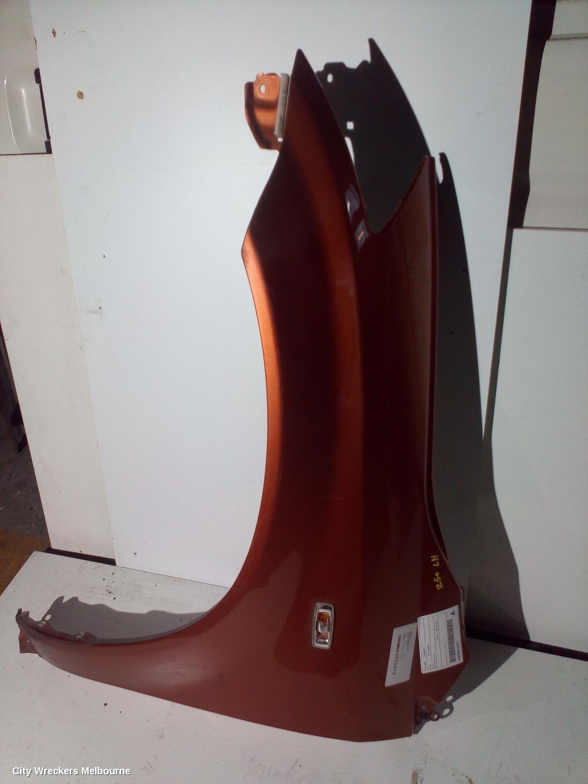 NISSAN MURANO LEFT GUARD, Z50, 05/2002 - 12/2008 - Image 1
