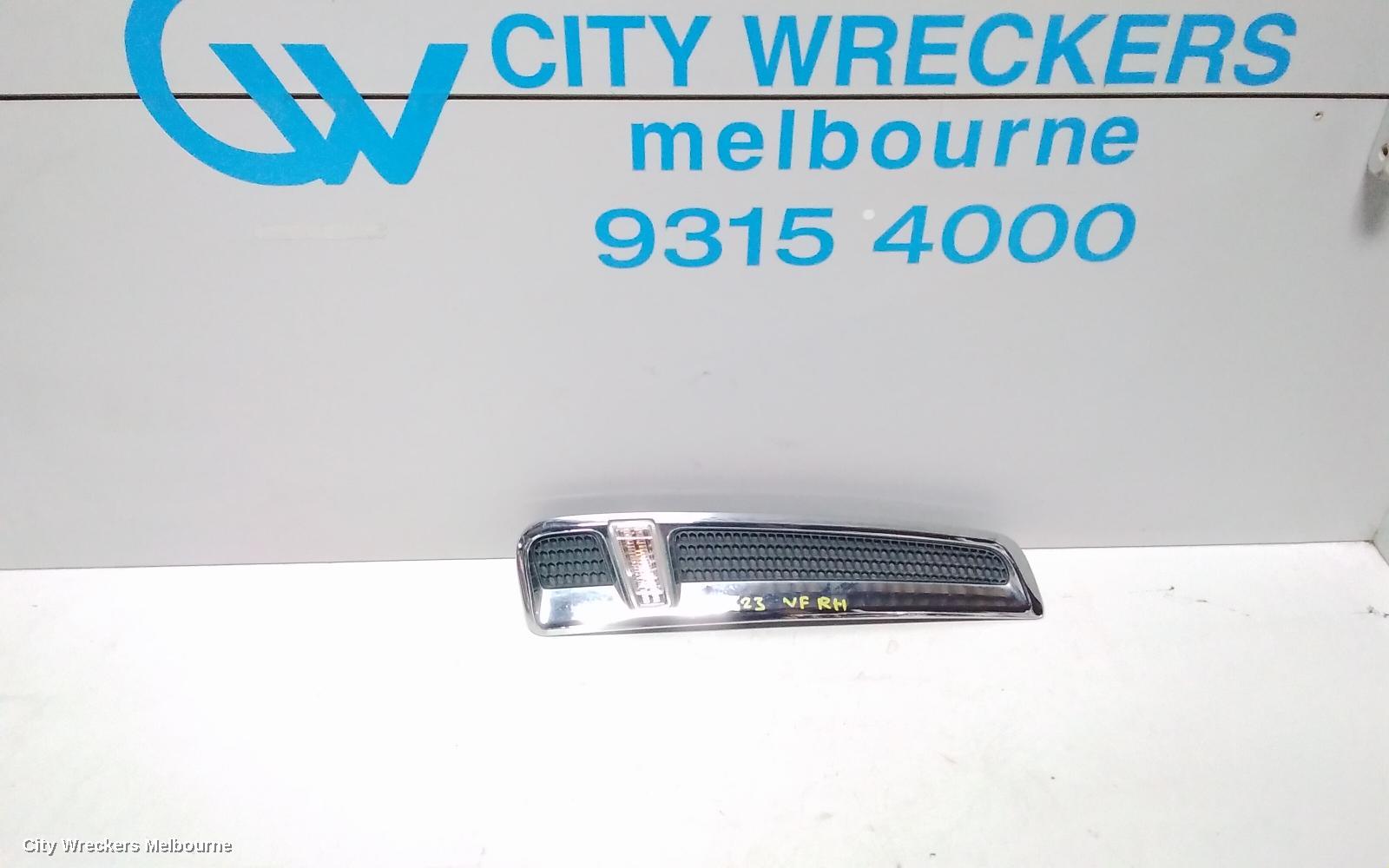 HOLDEN COMMODORE RIGHT INDICATOR/FOG/SIDE, GUARD FLASHER (REPEATER), VF, 05/2013 - 12/2017 - Image 1