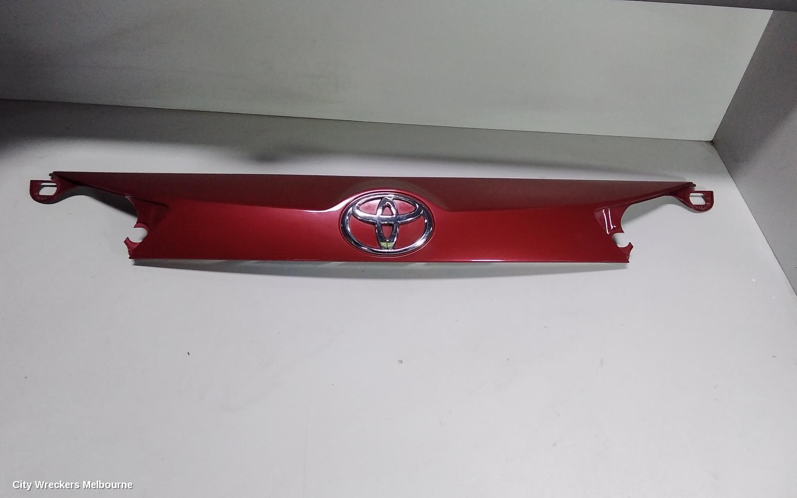 TOYOTA RAV4 REAR GARNISH, TAILGATE GARNISH (CENTRE), GX, XA40, 12/2012 - 09/2015 - Image 2