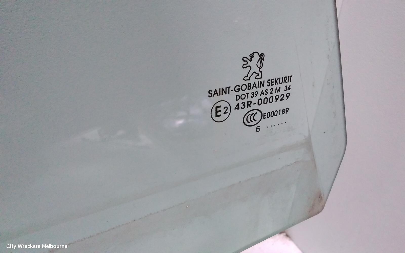 PEUGEOT 508 RIGHT REAR DOOR WINDOW, 07/2011 - 12/2017 - Image 2