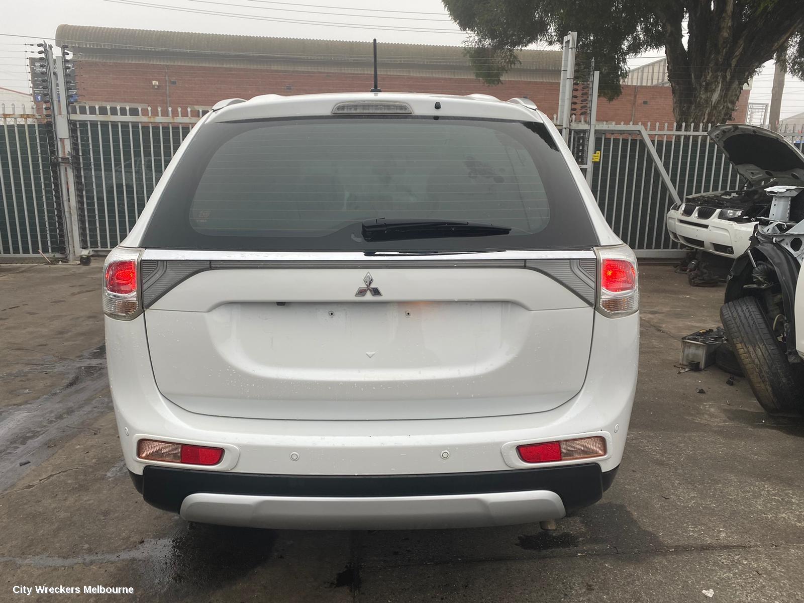 MITSUBISHI OUTLANDER LEFT DRIVESHAFT, FRONT, AUTO T/M, PETROL, 2.0, ZJ-ZL, 10/2012 ONWARDS - Image 3