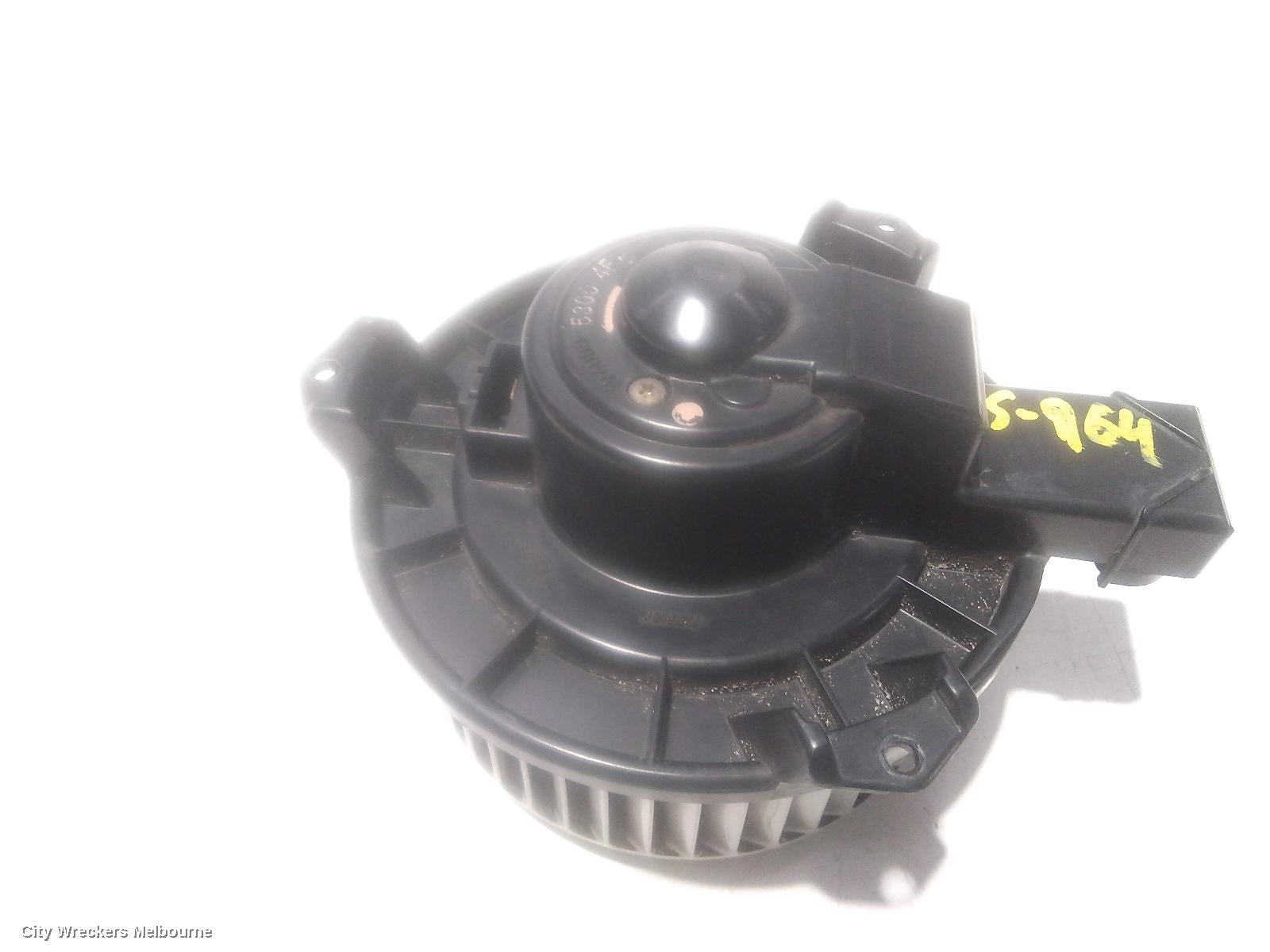 TOYOTA PRADO HEATER FAN MOTOR, FRONT, NON CLIMATE CONTROL TYPE, 120 SERIES, 02/2003 - 10/2009 - Image 1