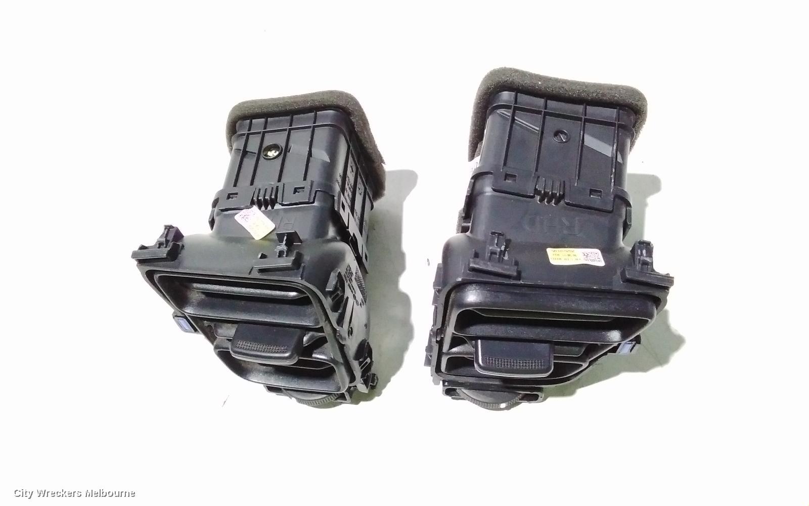 KIA RIO, YB, 12/2016 - 06/2023, CENTRE AIRVENT: 106728 - Image 3