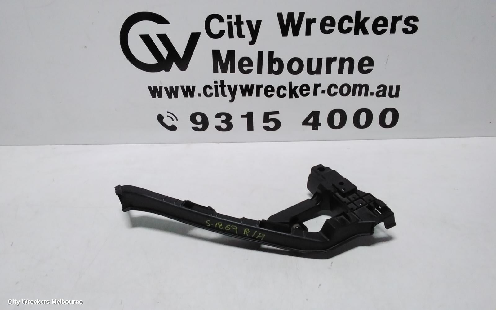 HONDA HRV, RU, 12/2014 - 10/2021, RHS UNDER HEADLIGHT BRACKET : 109798 - Image 1