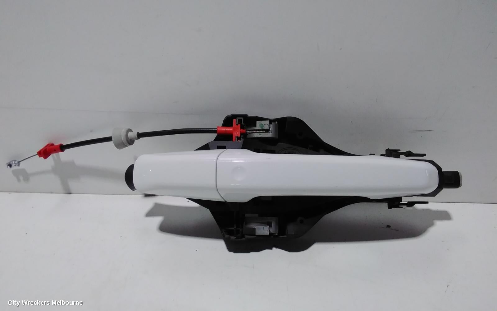 LAND ROVER DISCOVERY SPORT DOOR HANDLE, RH REAR, OUTER, COLOUR CODED, NON CHROME INSERT TYPE, L550, 01/2015 - 06/2019 - Image 1