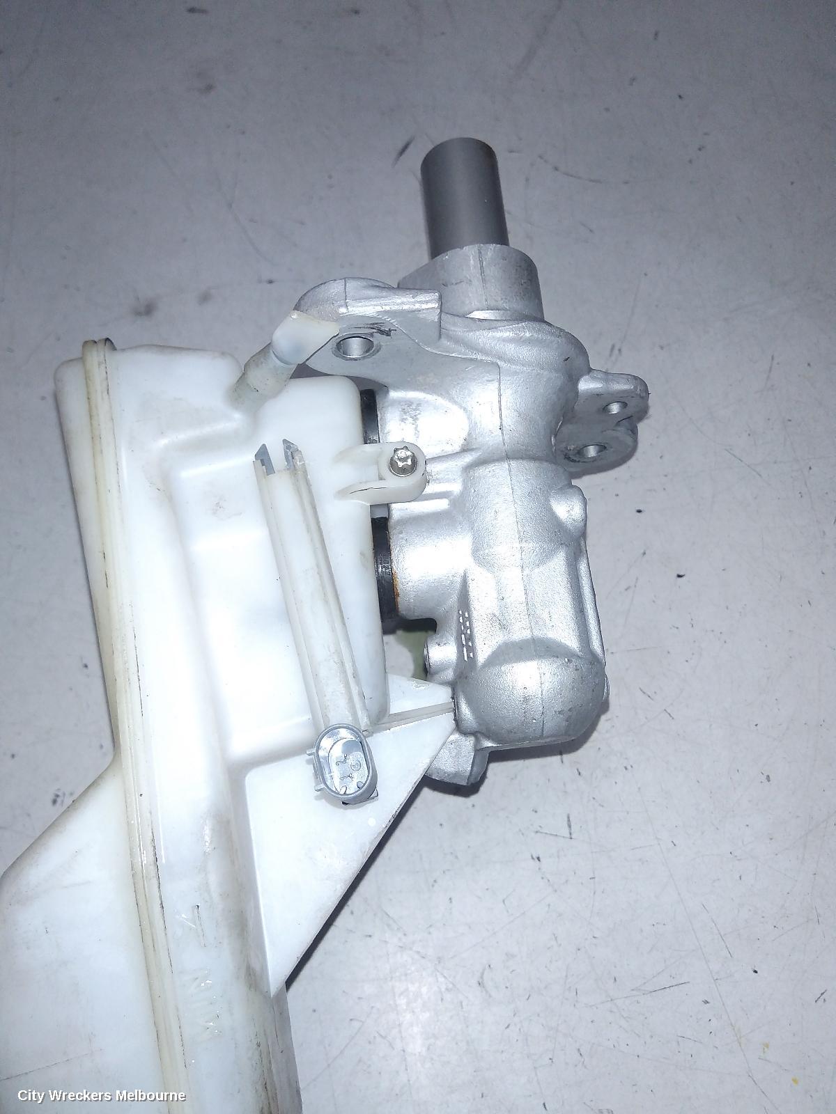 MERCEDES CLA CLASS MASTER CYLINDER, C117, 10/2013 - 02/2019 - Image 2