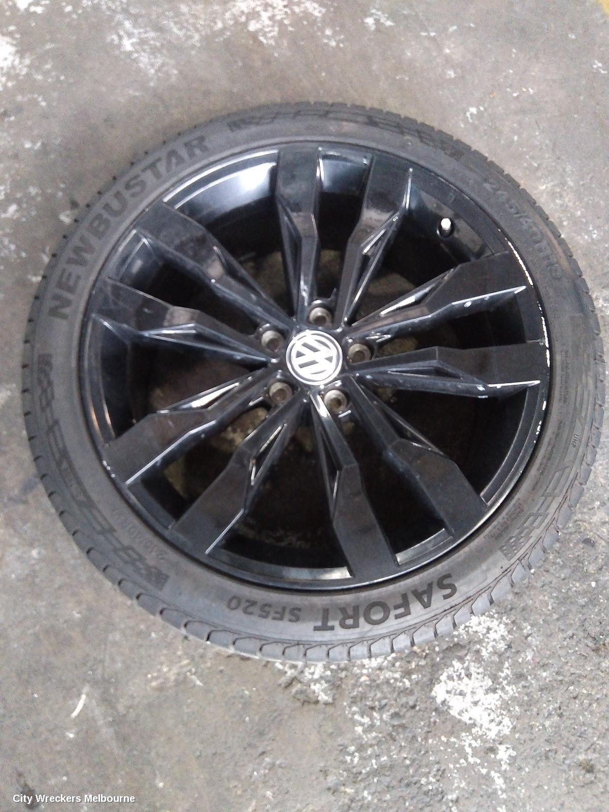 VOLKSWAGEN T-ROC WHEEL MAG, FACTORY, 19X8IN, 5 TWIN SPOKE, BI-COLOUR, BLACK/ALUMINIUM,  A1, 03/2020 ONWARDS - Image 3