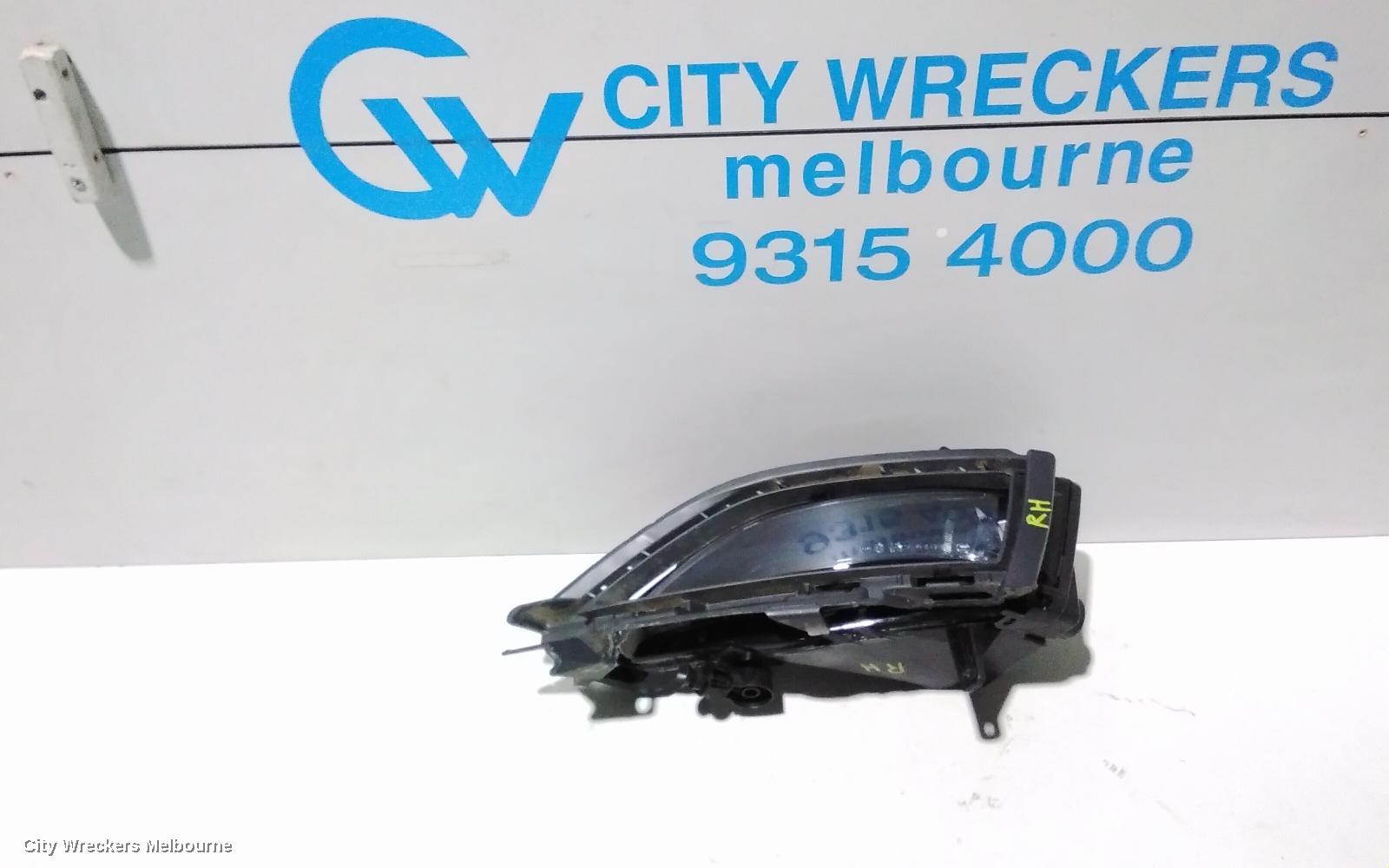 VOLKSWAGEN GOLF RIGHT INDICATOR/FOG/SIDE, BUMPER FOGLAMP, GEN 7, HALOGEN TYPE, 03/2017 - 08/2020 - Image 1
