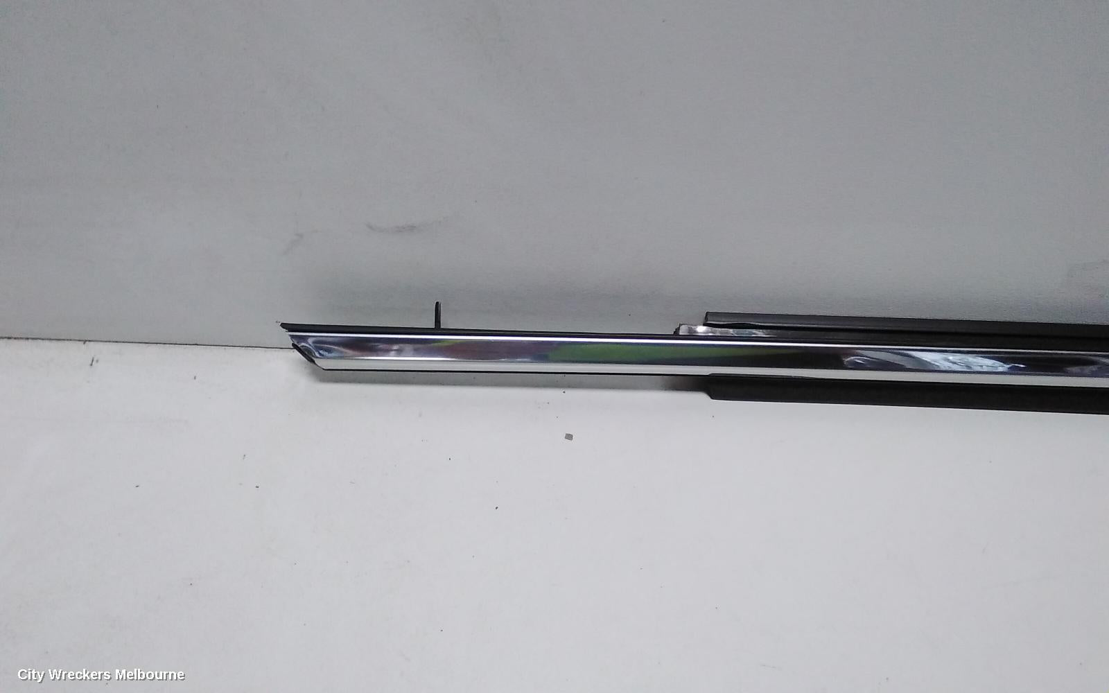 MAZDA CX9 DOOR MOULD, UPPER WINDOW MOULD RIGHT FRONT: 65477, RH FRONT, TC, W/ CHROME TYPE, 07/2016 ONWARDS - Image 3