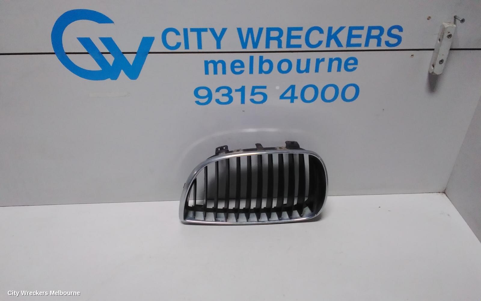 BMW 1 SERIES GRILLE, RADIATOR GRILLE (LH SIDE), E87, HATCH, CHROME, 10/2004 - 09/2011 - Image 1