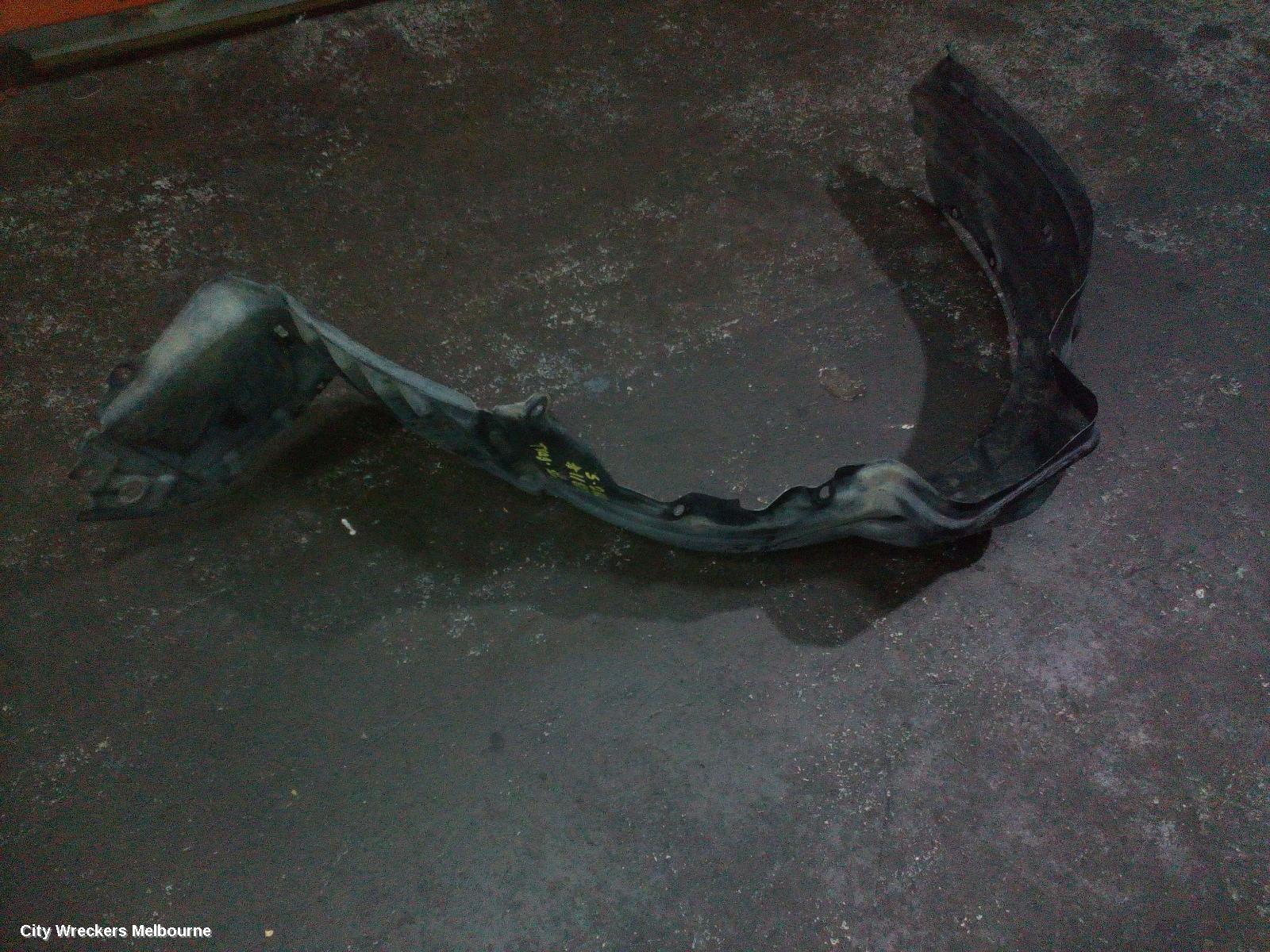 TOYOTA TARAGO LEFT GUARD LINER, ACR30 06/2000 - 05/2003 - Image 2