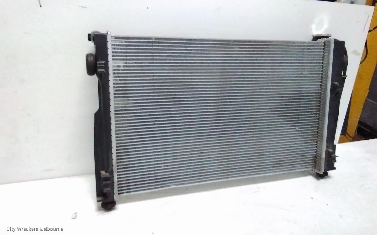 HOLDEN COMMODORE RADIATOR, AUTO, 3.8, VY1-VY2, 10/2002 - 07/2004 - Image 3