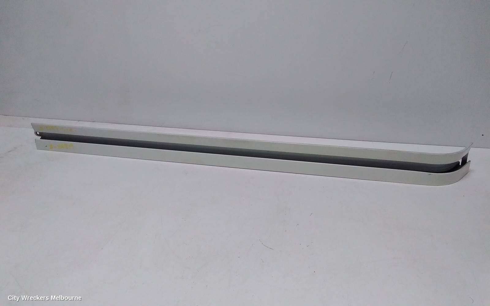 TOYOTA HIACE, TRH/KDH 03/2005 - 04/2019, LEFT SLIDING DOOR REAL / HIGH ROOF : 114819 - Image 1