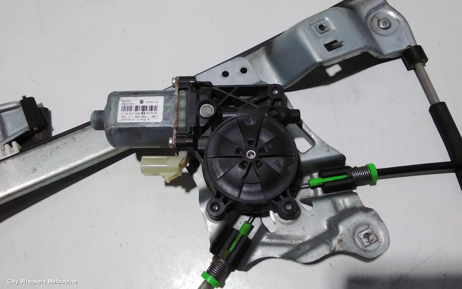 HOLDEN COMMODORE RIGHT FRONT WINDOW REG/MOTOR, VF, EVOKE, 05/2013 - 12/2017 - Image 2