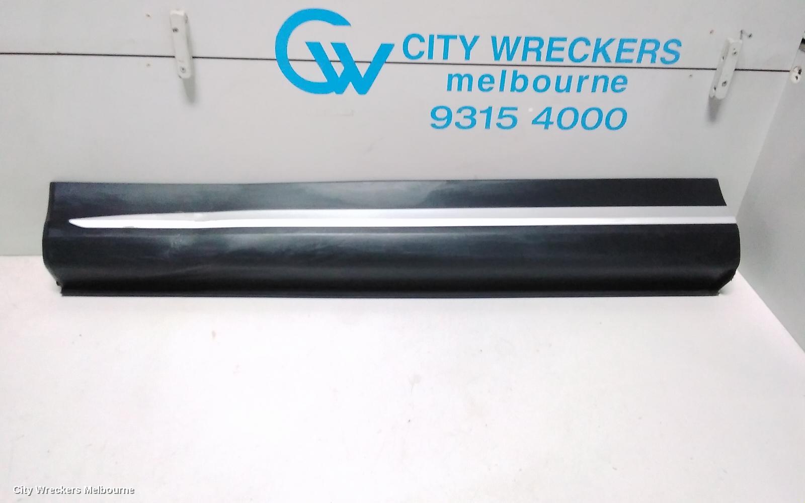 MITSUBISHI ECLIPSE CROSS DOOR MOULD, LHF LOWER DOOR MOULD   SMALL SCRATCH ON THE SILVER PART CHECK PHOTOS: 73007, GEN 1, 11/2017 ONWARDS - Image 1