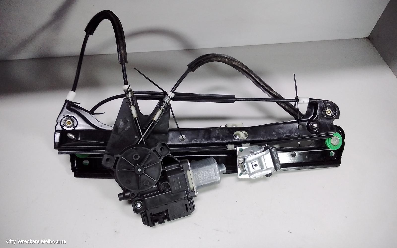 VOLKSWAGEN POLO LEFT FRONT WINDOW REG/MOTOR, 6R, POWER, 5DR HATCH, 05/2014 - 09/2017 - Image 1