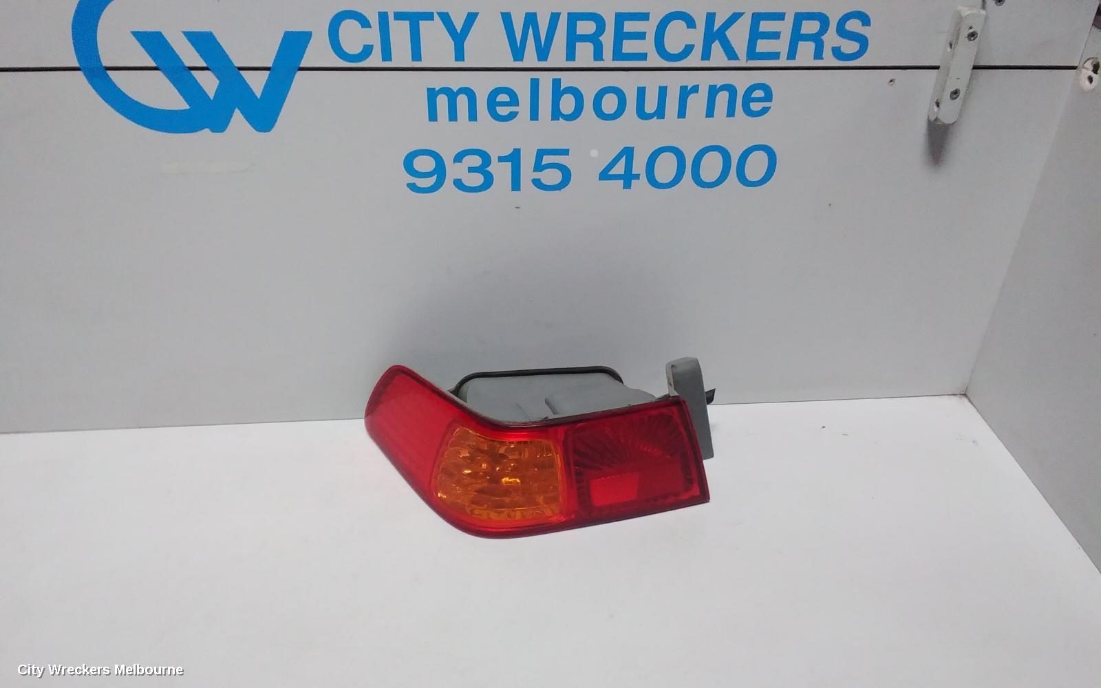 TOYOTA CAMRY LEFT TAILLIGHT, SK20, SEDAN, 10/2000 - 08/2002 - Image 1