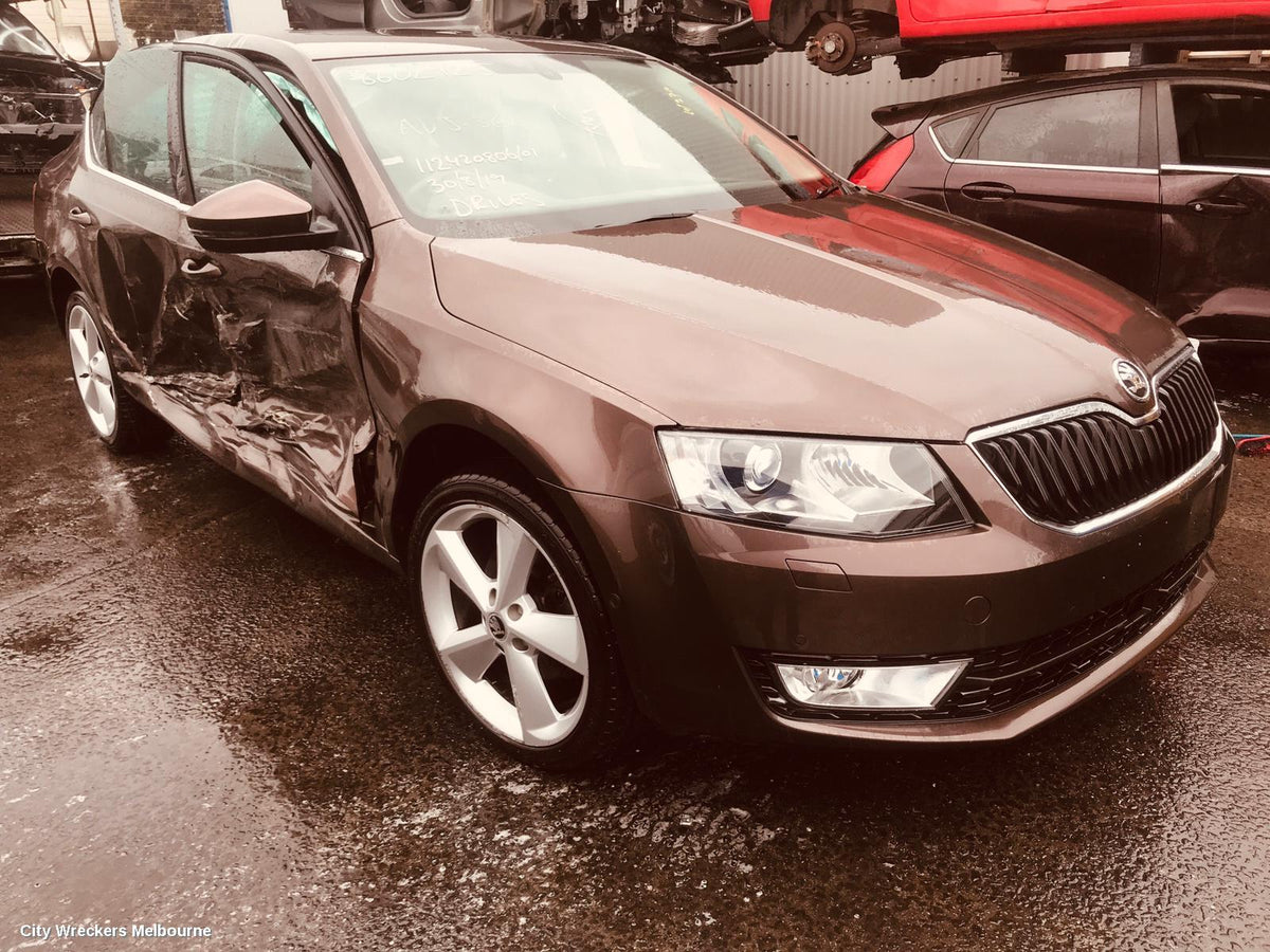 SKODA OCTAVIA RIGHT DRIVESHAFT, NE, FRONT, AUTO, DIESEL, 2.0, TURBO, CKFC CODE, 09/2013 - 09/2020 - Image 2