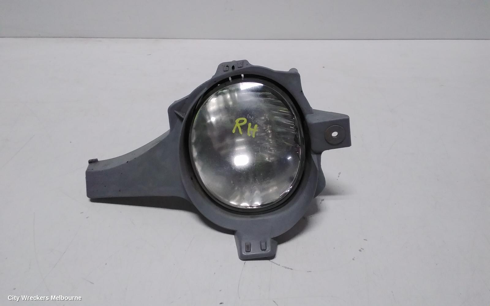 TOYOTA HILUX RIGHT INDICATOR/FOG/SIDE, BUMPER FOGLAMP, 03/2005 - 09/2008 - Image 2