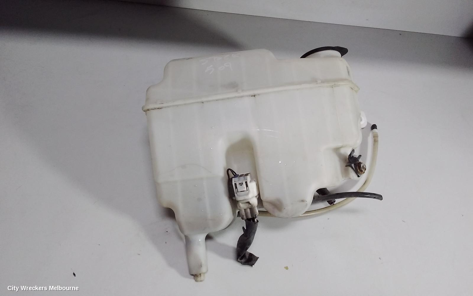TOYOTA HIACE WASHER BOTTLE, TRH/KDH, 03/2005 - 04/2019 - Image 2