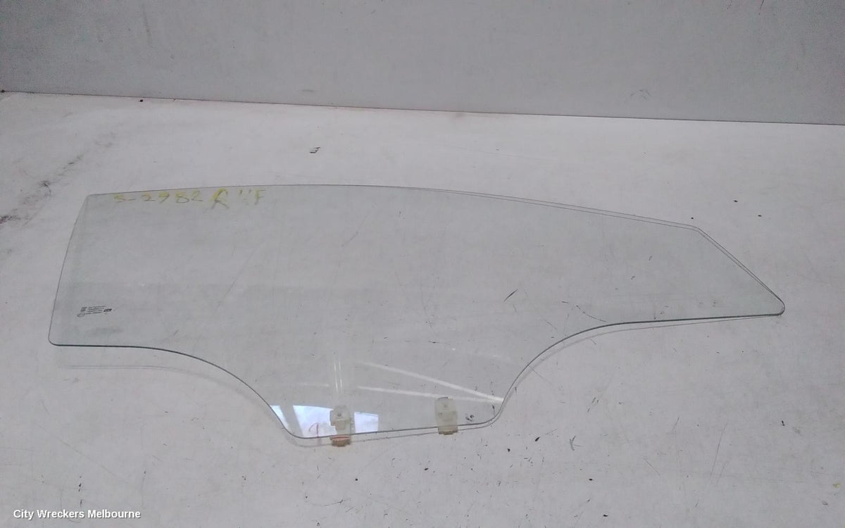HYUNDAI ACCENT RIGHT FRONT DOOR WINDOW, RB, 05/2011 - 12/2019 - Image 1