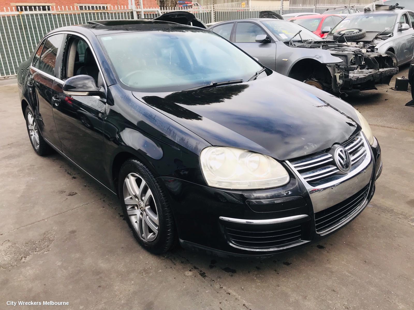VOLKSWAGEN JETTA LEFT FRONT DOOR, 1KM, 02/2006 - 07/2011 - Image 3