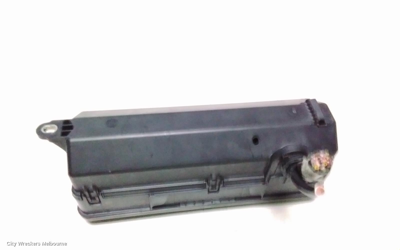LAND ROVER DISCOVERY SPORT FUSE BOX, ENGINE BAY, PETROL, L550, 01/2015 ONWARDS - Image 3