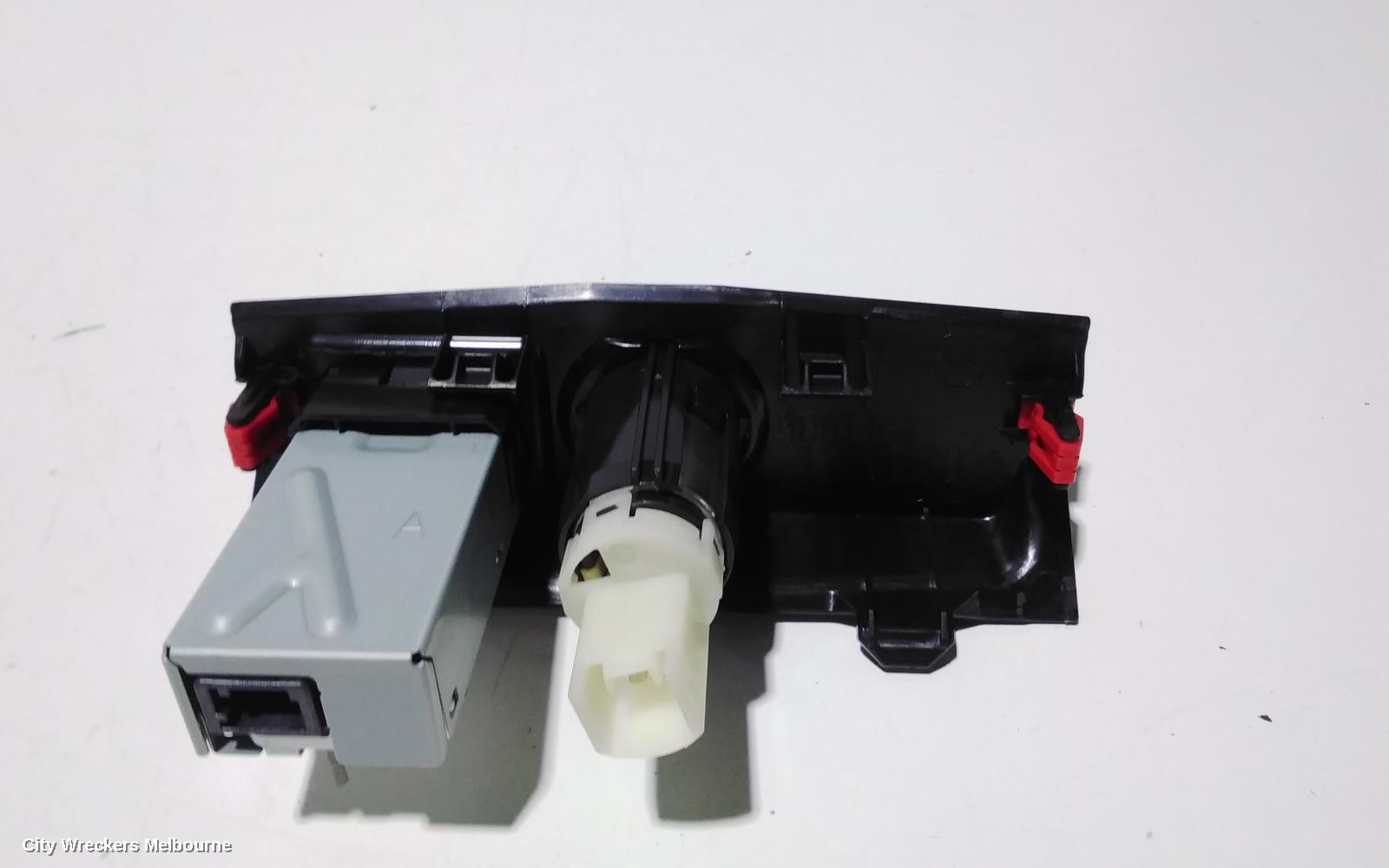 TOYOTA COROLLA, E210, 07/2018 ONWARDS, 85532-12010 POWER PORT W/ USB ASSY: 90644 - Image 2