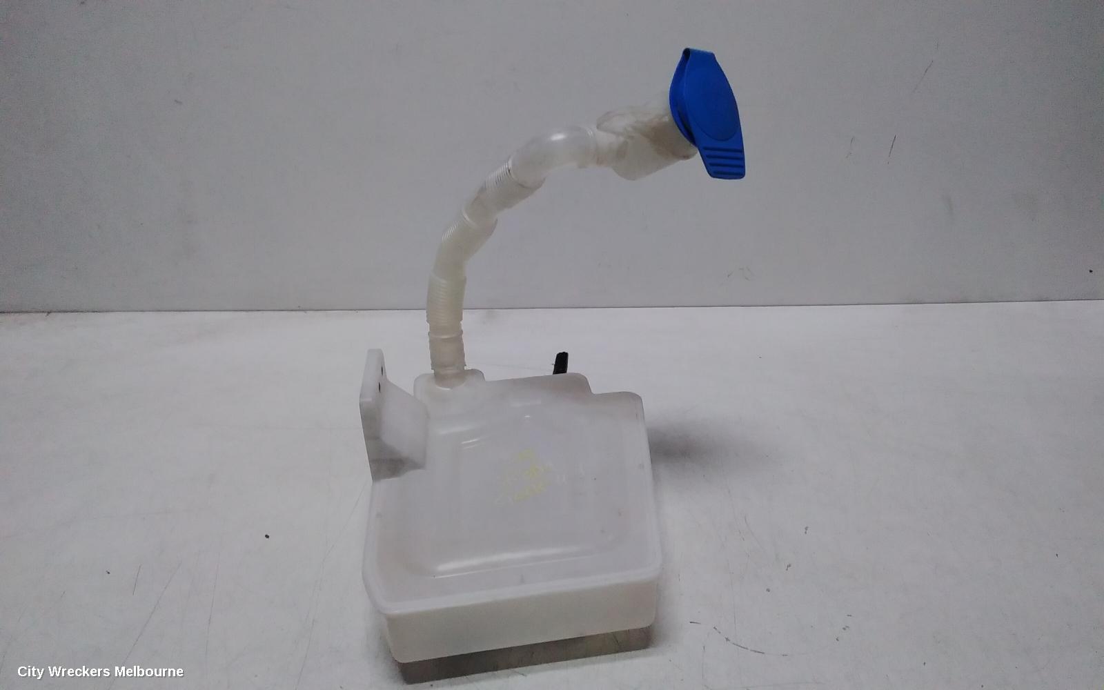 SKODA YETI WASHER BOTTLE, 5L, 09/2011 - 12/2017 - Image 2