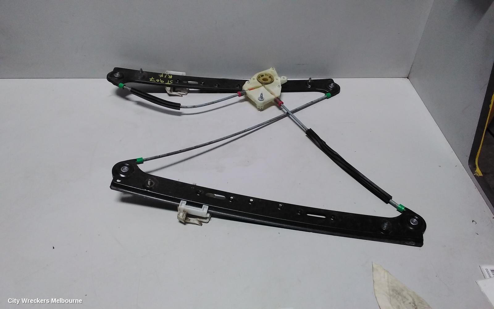 BMW X3 RIGHT FRONT WINDOW REG/MOTOR, E83, 06/2004 - 11/2010 - Image 1