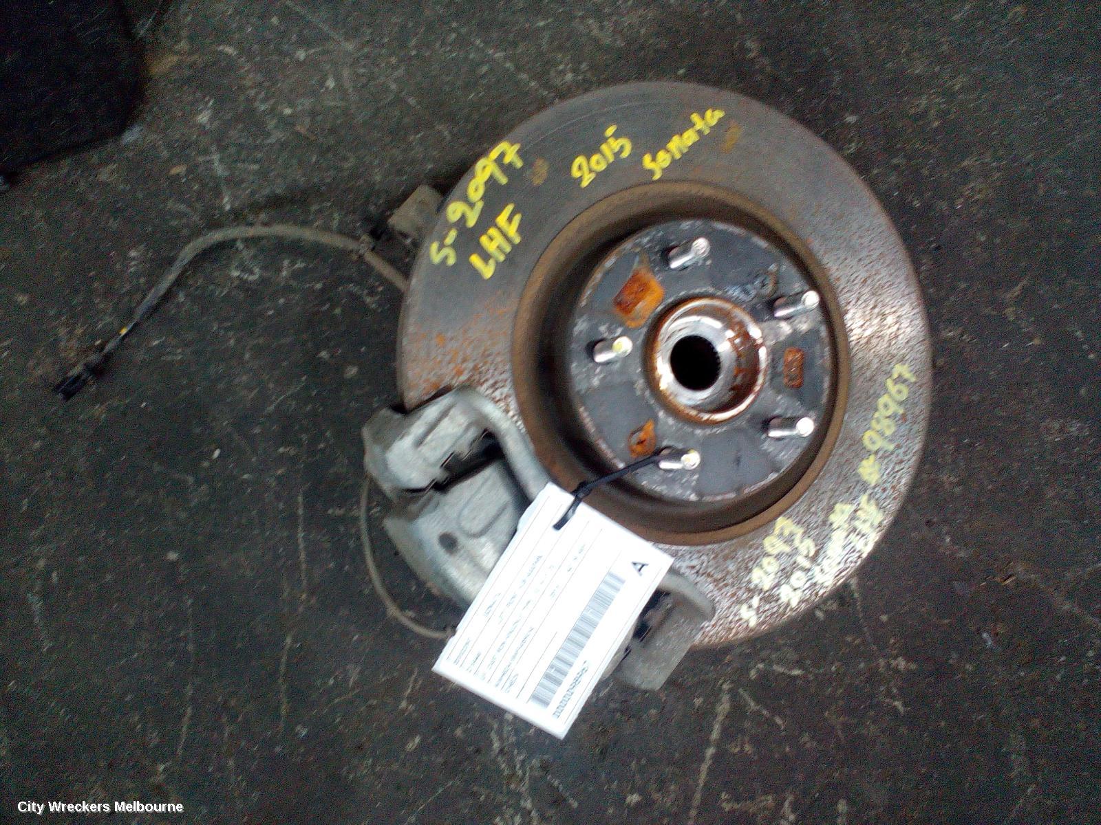 HYUNDAI SONATA LEFT FRONT HUB ASSEMBLY, LF, CAST IRON KNUCKLE TYPE, 10/2014 - 01/2020 - Image 1