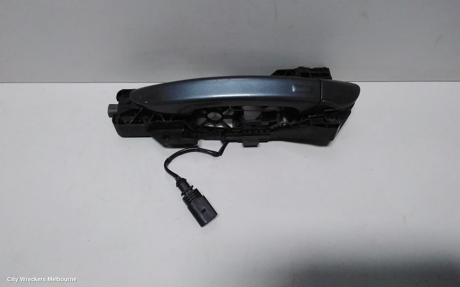 VOLKSWAGEN PASSAT DOOR HANDLE, 3C/MK6, LH FRONT, OUTER, 03/2006 - 05/2015 - Image 2