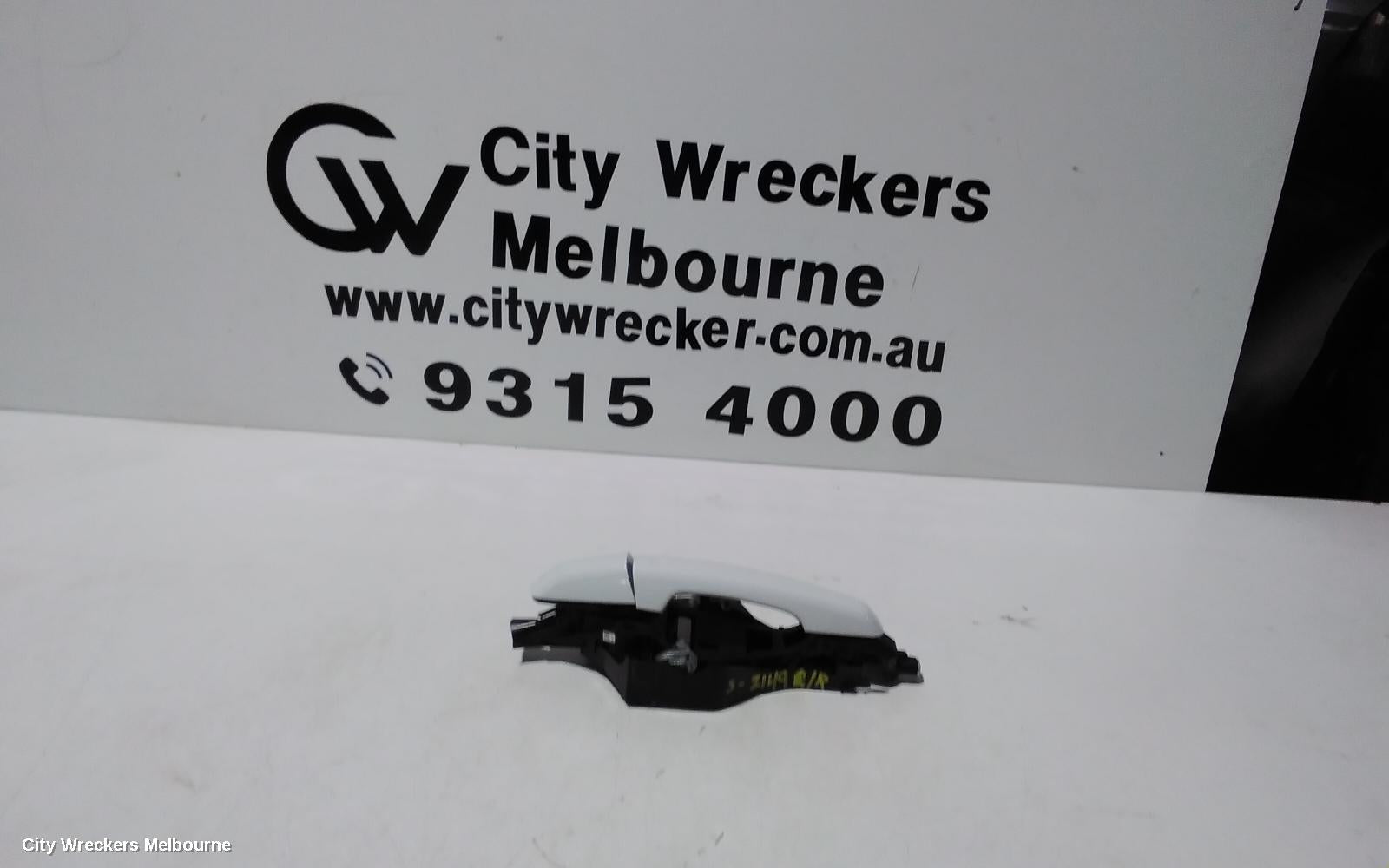 LAND ROVER DISCOVERY SPORT DOOR HANDLE, LH REAR, OUTER, COLOUR CODED, NON CHROME INSERT TYPE, L550, 01/2015 - 06/2019 - Image 3