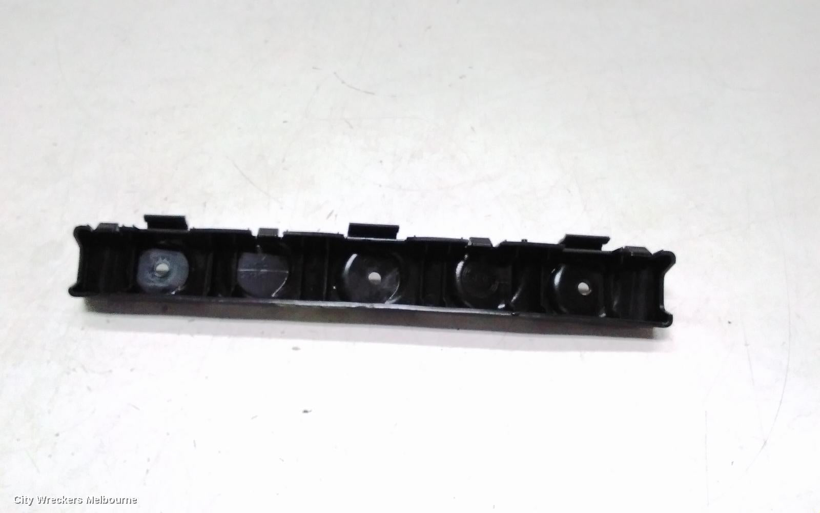 LDV G10, SV7A/SV7C, WAGON/VAN, 04/2015 ONWARDS, RHR BAR BRAKET: 120021 - Image 1